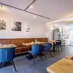 Logierhaus Rheintoreins Hotel