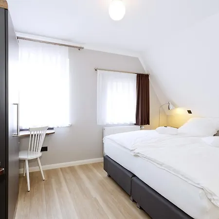 Hotel Logierhaus Rheintoreins Rees