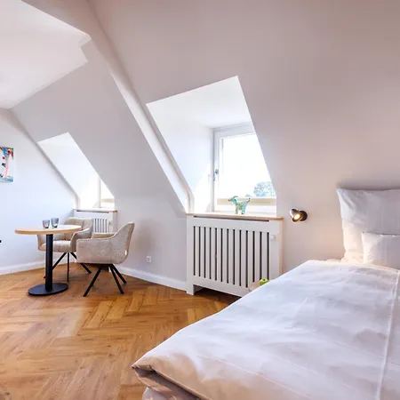 Hotel Logierhaus Rheintoreins Rees