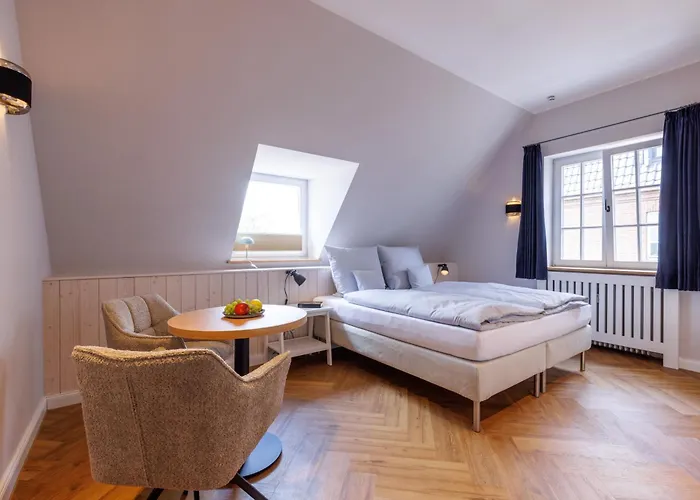 فندق Logierhaus Rheintoreins 3*