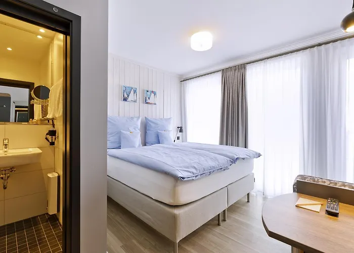 فندق Logierhaus Rheintoreins 3*